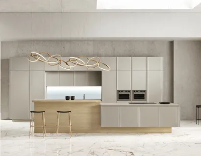 Cucina Design con isola Way Materia in vetro satinato grigio atlantico e rovere di Snaidero