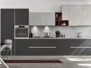 Cucina Moderna lineare Alevé v06 in accato UV Grigio Asfalto opaco e laminato materico cemento di Stosa