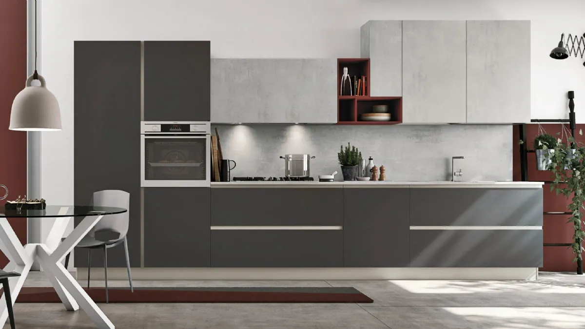 Cucina Moderna lineare Alevé v06 in accato UV Grigio Asfalto opaco e laminato materico cemento di Stosa