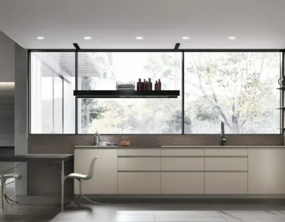 Cucina Moderna in vetro opaco e lucido Canapa con penisola in Rovere Dark e top in HPL Testa di Moro Aliant v05 di Stosa