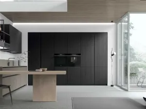 Cucina Moderna con penisola Aliant v13 in vetro, neolith e rovere di Stosa