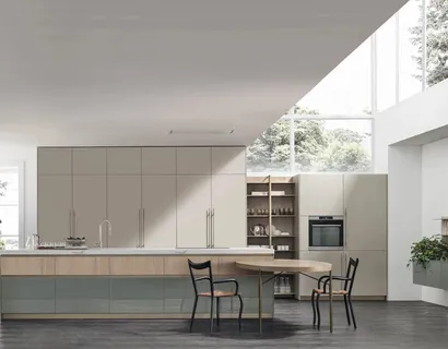 Cucina Moderna con isola Color Trend 01 in laccato opaco e lucido di Stosa