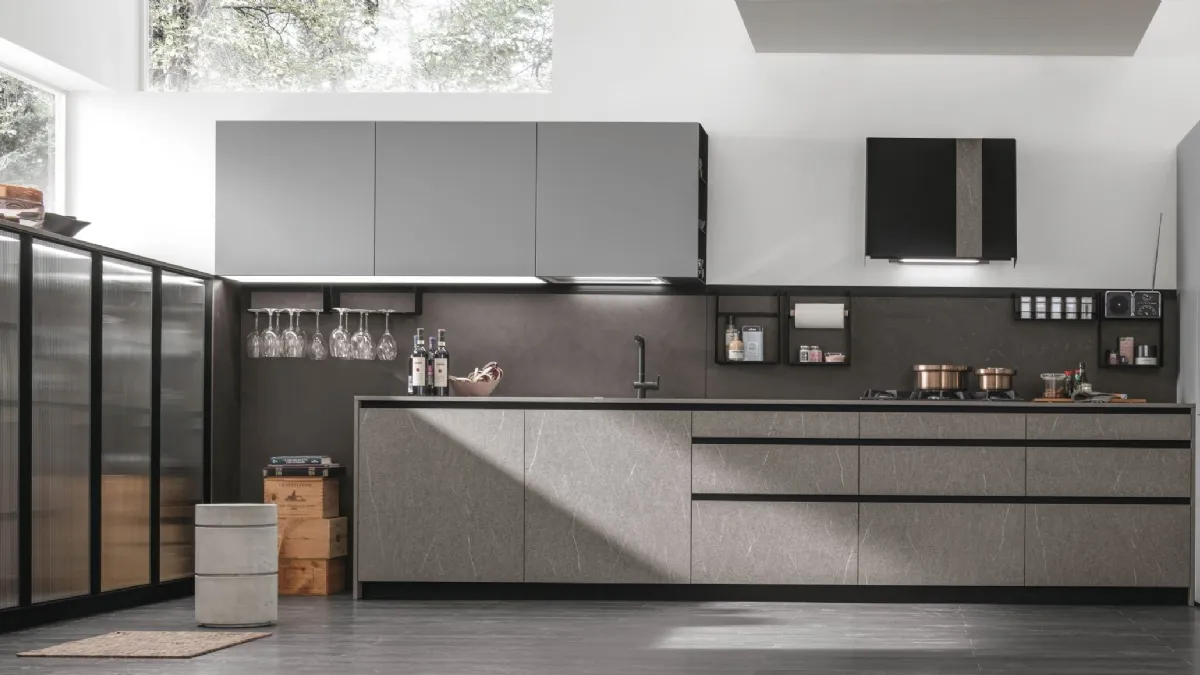 Cucina Moderna ad angolo Metropolis v02  in laminato materico Pietra Piasentina e Pet Grigio opaco di Stosa