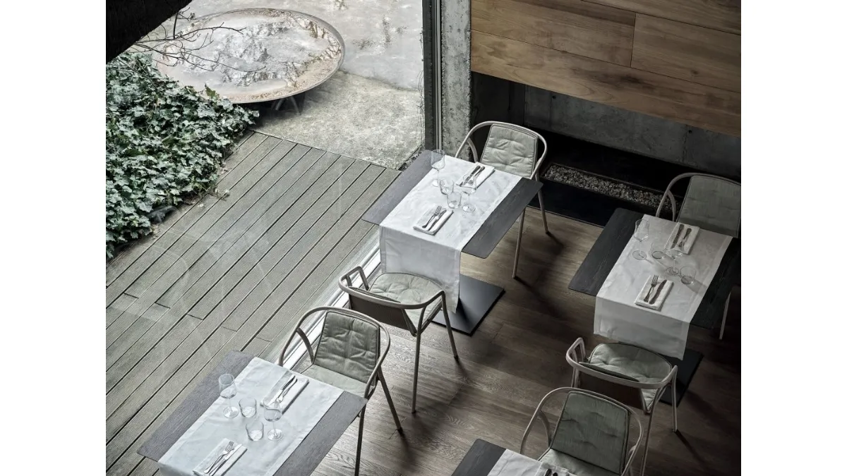 Tavolo con base in acciaio laccato Alter basso Outdoor di Bontempi