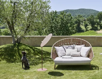 Divano Emma Cross Daybed Compact in tessuto e metallo di Varaschin