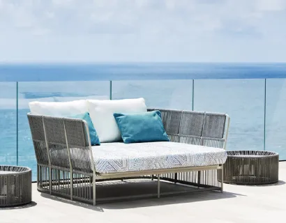Divano Tibidabo Daybed Compact in fibra sintetica e alluminio di Varaschin