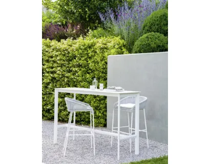 Sgabello Cricket con struttura in alluminio verniciato e intreccio in cordino sintetico di Varaschin