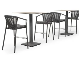 Sgabello impilabile con struttura in alluminio, seduta in tessuto tecnico in PVC e schienale in cordino sintetico Smart di Varaschin