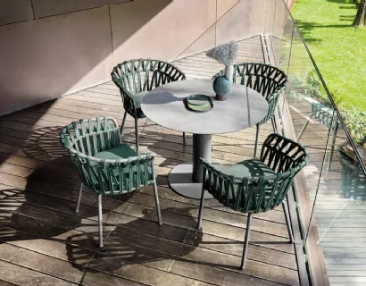 Tavolino rotondo Big Base in acciaio con stelo cilindrico di Varaschin