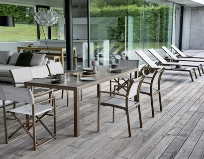 Arredo da esterno Victor in HPL, tessuto e metallo di Varaschin